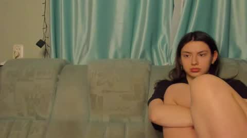 lizzi_muur online show from January 22, 2025, 6:41 pm