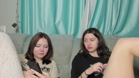 lizzi_muur online show from January 25, 2025, 6:13 pm