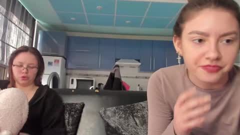 lizzi_muur online show from February 16, 2025, 1:38 pm