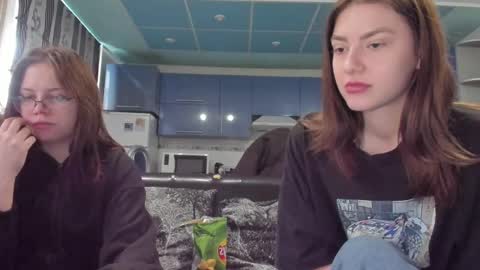 lizzi_muur online show from February 23, 2025, 12:37 pm