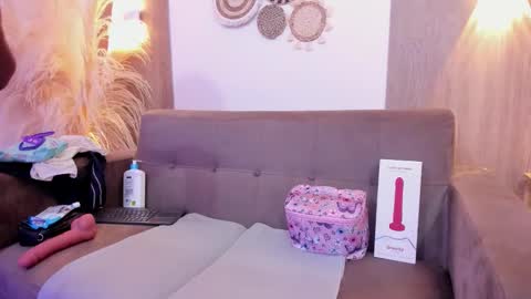 lizzie_williamss online show from November 30, 2025, 3:21 am