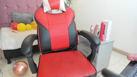 lizzie_williamss online show from June 29, 2026, 3:35 am