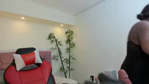 lizzie_williamss online show from July 2, 2026, 3:23 am