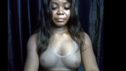 Snapshot of lizzy_petite chatting on September 23, 2025, 10:24 pm lizzy online show from September 23, 2025, 10:24 pm