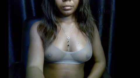 Snapshot of lizzy_petite chatting on October 1, 2025, 6:47 pm lizzy online show from October 1, 2025, 6:47 pm