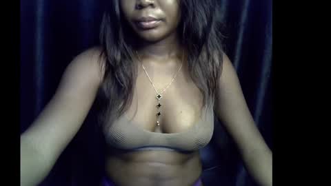 Snapshot of lizzy_petite chatting on October 2, 2025, 7:21 pm lizzy online show from October 2, 2025, 7:21 pm