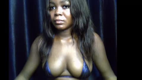 Snapshot of lizzy_petite chatting on October 5, 2025, 6:28 pm lizzy online show from October 5, 2025, 6:28 pm