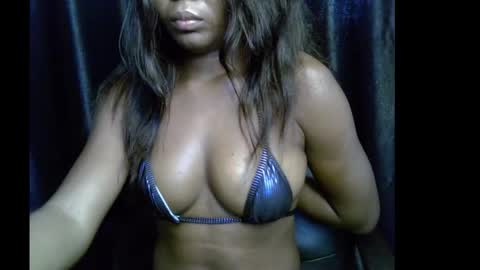 Snapshot of lizzy_petite chatting on October 6, 2025, 8:01 am lizzy online show from October 6, 2025, 8:01 am