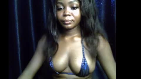 Snapshot of lizzy_petite chatting on October 8, 2025, 12:03 pm lizzy online show from October 8, 2025, 12:03 pm