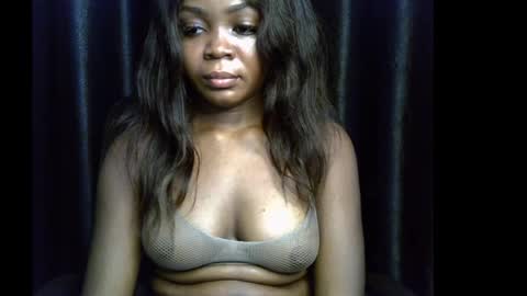 Snapshot of lizzy_petite chatting on October 9, 2025, 7:34 pm lizzy online show from October 9, 2025, 7:34 pm