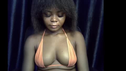 Snapshot of lizzy_petite chatting on October 10, 2025, 7:46 pm lizzy online show from October 10, 2025, 7:46 pm