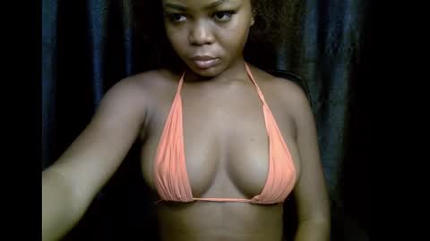 Snapshot of lizzy_petite chatting on October 12, 2025, 10:36 am lizzy online show from October 12, 2025, 10:36 am