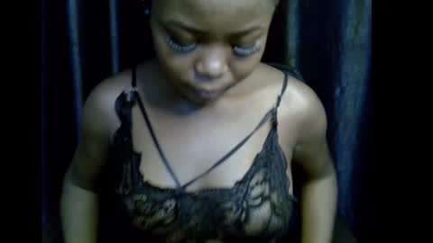 Snapshot of lizzy_petite chatting on October 12, 2025, 10:42 pm lizzy online show from October 12, 2025, 10:42 pm