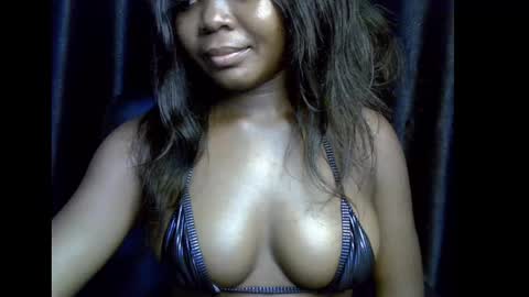 Snapshot of lizzy_petite chatting on October 13, 2025, 10:54 pm lizzy online show from October 13, 2025, 10:54 pm