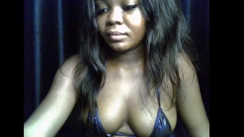 Snapshot of lizzy_petite chatting on October 14, 2025, 11:22 am lizzy online show from October 14, 2025, 11:22 am