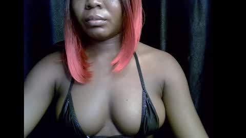 Snapshot of lizzy_petite chatting on October 27, 2025, 7:29 pm lizzy online show from October 27, 2025, 7:29 pm