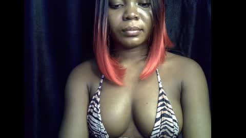 Snapshot of lizzy_petite chatting on October 29, 2025, 10:44 pm lizzy online show from October 29, 2025, 10:44 pm