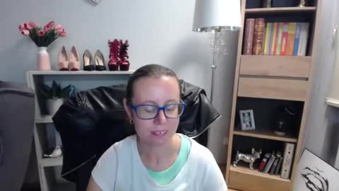 Snapshot of lizzy_sparkle chatting on September 9, 2025, 4:23 am Lizzy online show from September 9, 2025, 4:23 am