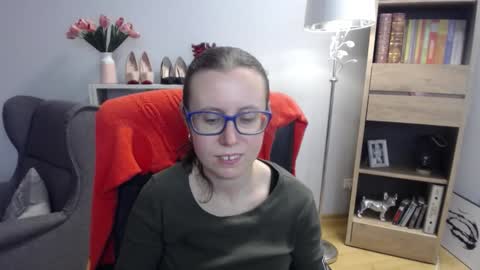 Lizzy online show from November 25, 2025, 5:51 am