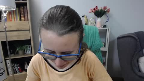 Lizzy online show from May 22, 2026, 4:30 am