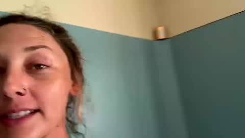 lizzyluxxx5150 online show from September 18, 2025, 2:08 pm