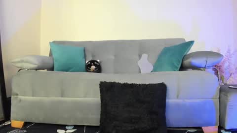 Snapshot of lizzyroses chatting on October 13, 2025, 1:00 pm Elizabeth but call me Lizz  online show from October 13, 2025, 1:00 pm