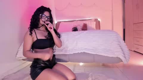 Snapshot of lm_kloeeh chatting on September 27, 2025, 1:43 am Kloe see you 28-11  to celebrate my birthday online show from September 27, 2025, 1:43 am