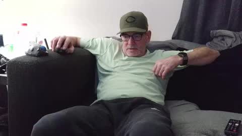 Snapshot of lngdickdaddy chatting on March 30, 2026, 12:11 am LongDick Daddy online show from March 30, 2026, 12:11 am