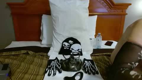 Snapshot of lnsideher69 chatting on October 29, 2025, 11:39 pm John online show from October 29, 2025, 11:39 pm