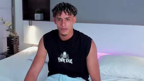 Snapshot of logan___fox chatting on September 21, 2025, 12:23 am Logan Fox online show from September 21, 2025, 12:23 am