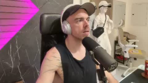 Snapshot of logan__kelly chatting on July 31, 2026, 5:56 pm logan__kelly online show from July 31, 2026, 5:56 pm