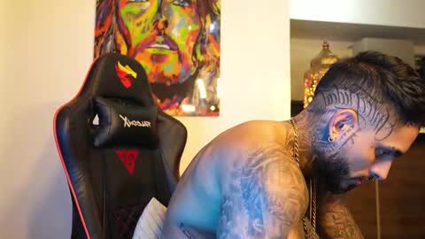 logan_hugh8 online show from September 25, 2025, 3:10 am