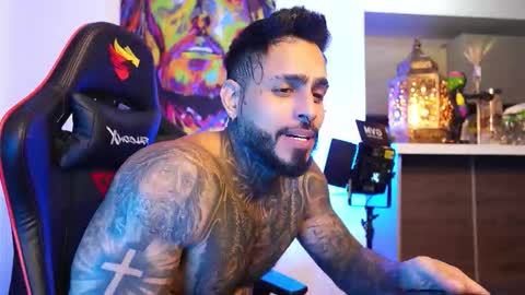 logan_hugh8 online show from October 11, 2025, 11:36 pm