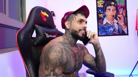 logan_hugh8 online show from October 25, 2025, 3:47 am