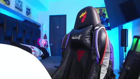 logan_hugh8 online show from February 26, 2026, 3:11 pm