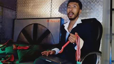 logan_mercer online show from December 4, 2025, 4:11 am