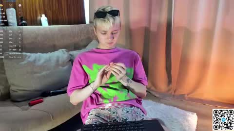 Snapshot of logan_mett chatting on April 14, 2026, 11:49 am Logan online show from April 14, 2026, 11:49 am