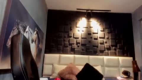 logan_varela online show from December 5, 2024, 7:38 pm