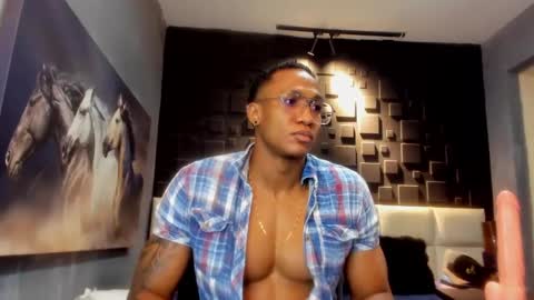 logan_varela online show from December 9, 2024, 10:41 pm