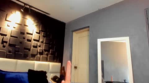 logan_varela online show from December 10, 2024, 1:43 am