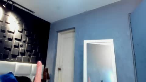 logan_varela online show from December 11, 2024, 1:15 am