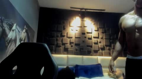 logan_varela online show from December 13, 2024, 11:02 am