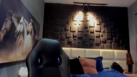 logan_varela online show from December 22, 2024, 1:23 am