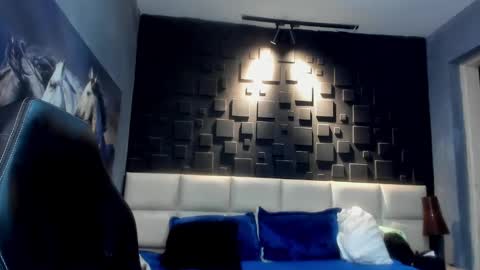 logan_varela online show from December 24, 2024, 9:17 am
