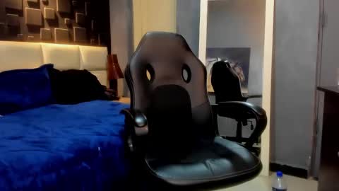 logan_varela online show from December 26, 2024, 2:01 am