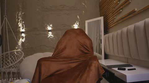 logan_varela online show from May 5, 2026, 6:49 pm
