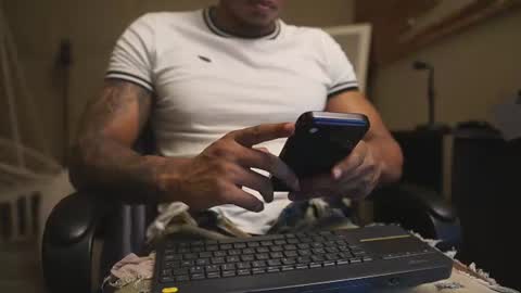 Snapshot of logan_varela chatting on July 8, 2026, 12:42 pm logan_varela online show from July 8, 2026, 12:42 pm