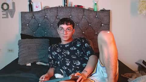 logan_willyams_ online show from September 20, 2025, 10:55 pm