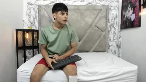 Snapshot of loganjhonson chatting on November 1, 2025, 4:03 am loganjhonson online show from November 1, 2025, 4:03 am