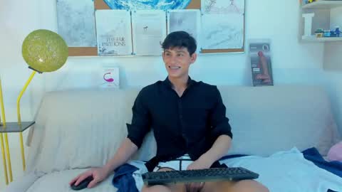 loganoficialx online show from April 23, 2026, 8:00 pm